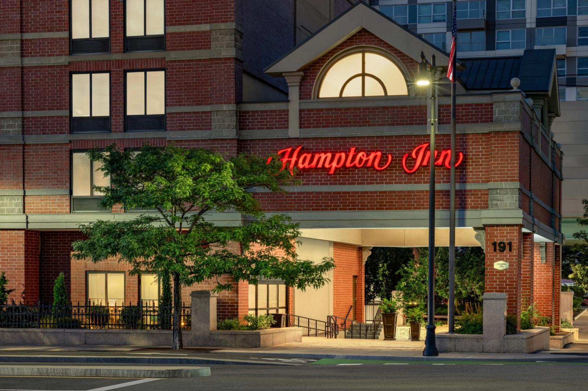 Hampton Inn By Hilton Boston/Cambridge Eksteriør billede